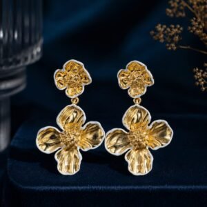 Textured flower gold plated earrings (white)